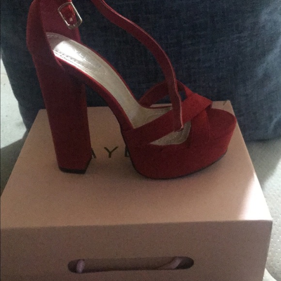 Heels - Picture 3 of 3